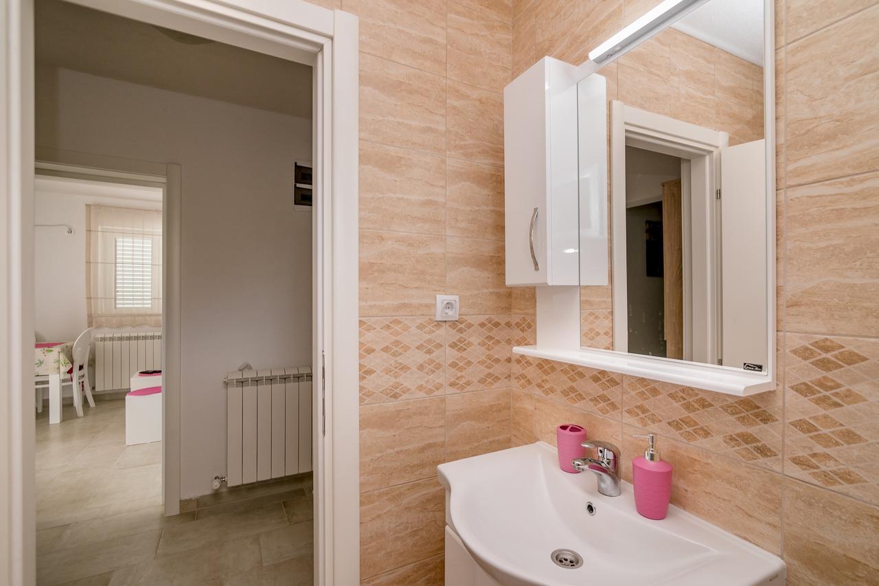 Apartments Mitrovic Luštica Eksteriør bilde